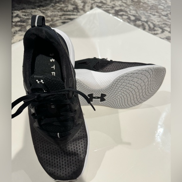 Under Armour - Picture 3 of 4